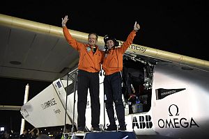 Отличиха пилотите на Solar Impulse 2 със Световна соларна награда