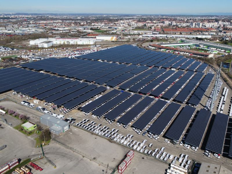 Откриха най-големия соларен паркинг във Франция
