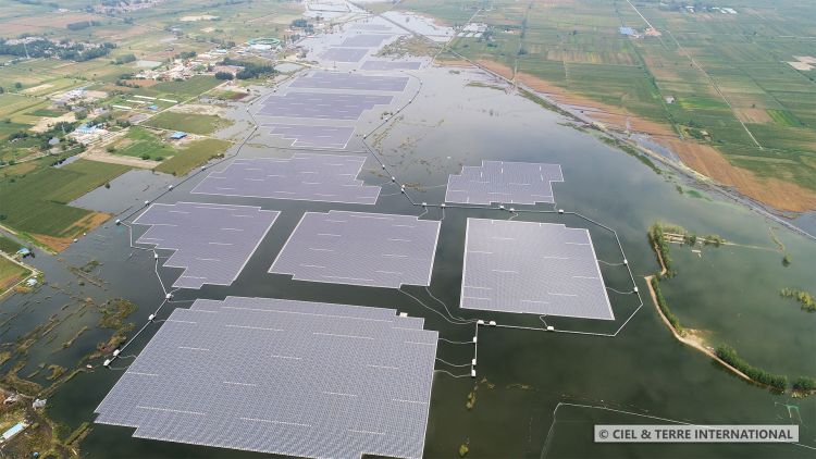 Най-голямата плаваща соларна централа в света започна да работи в Китай